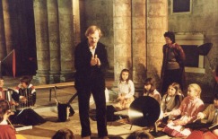 1983 dans l’église Saint-Pierre, animations pendant tout le festival avec Vincent Baschet